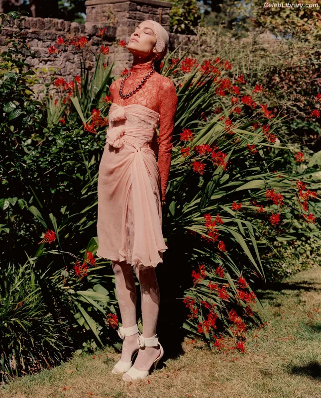 Alexa Chung photo 23 of 106
