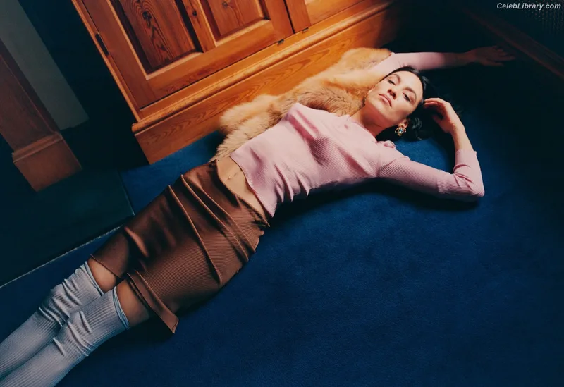 Alexa Chung photo 1 of 106