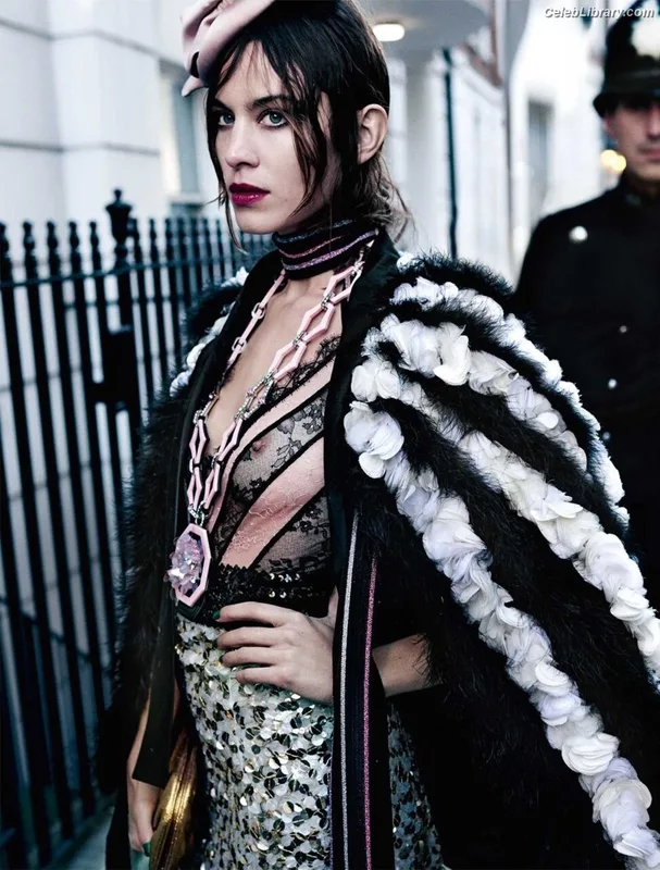 Alexa Chung photo 4 of 106