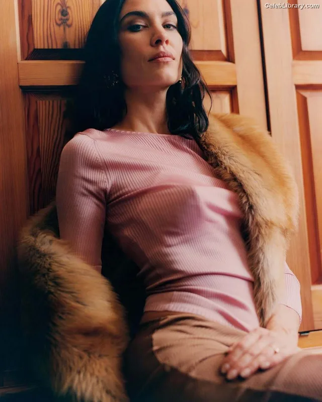 Alexa Chung photo 8 of 106