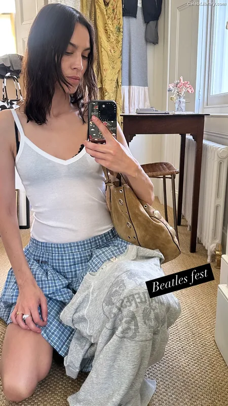 Alexa Chung photo 18 of 106