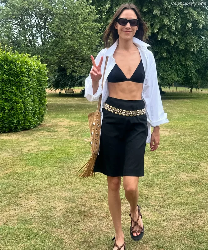 Alexa Chung photo 19 of 106