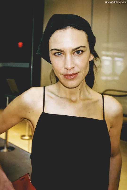 Alexa Chung photo 9 of 106