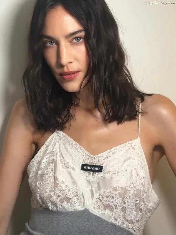 Alexa Chung photo 22 of 106