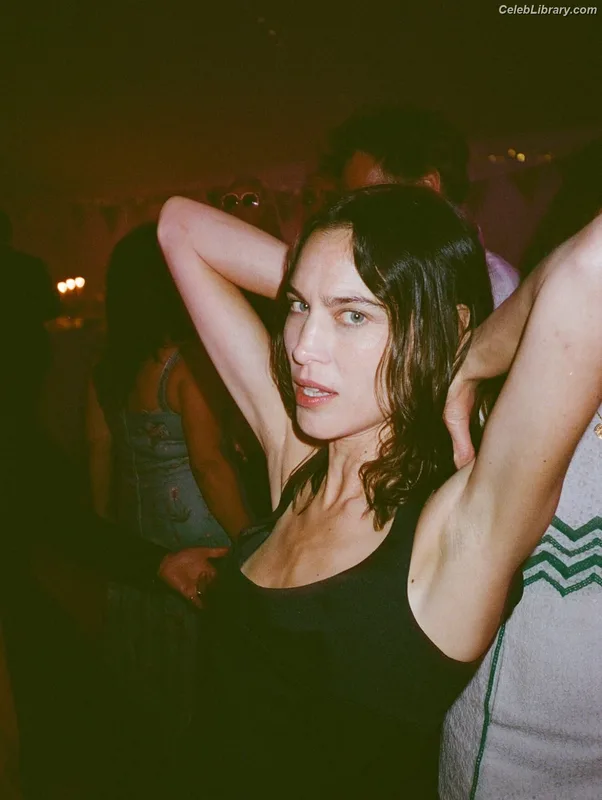 Alexa Chung photo 24 of 106