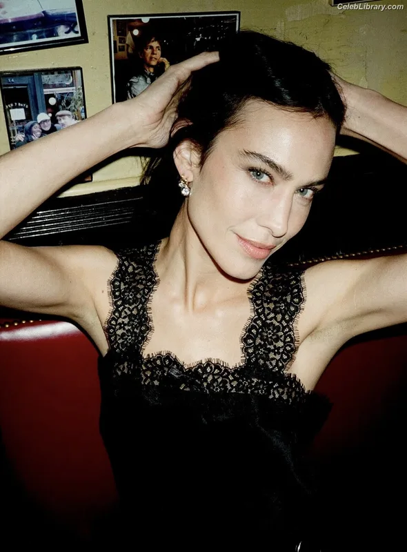 Alexa Chung photo 8 of 106