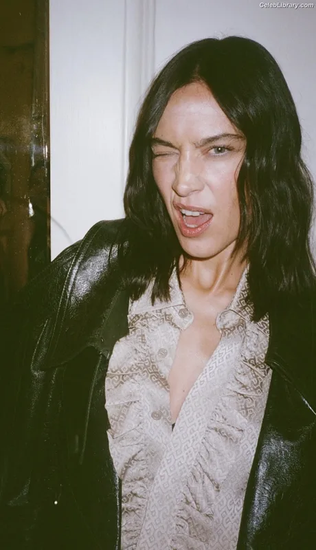 Alexa Chung photo 11 of 106