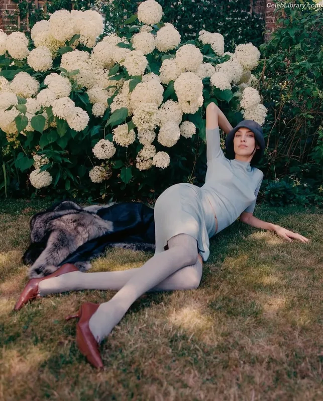 Alexa Chung photo 9 of 106