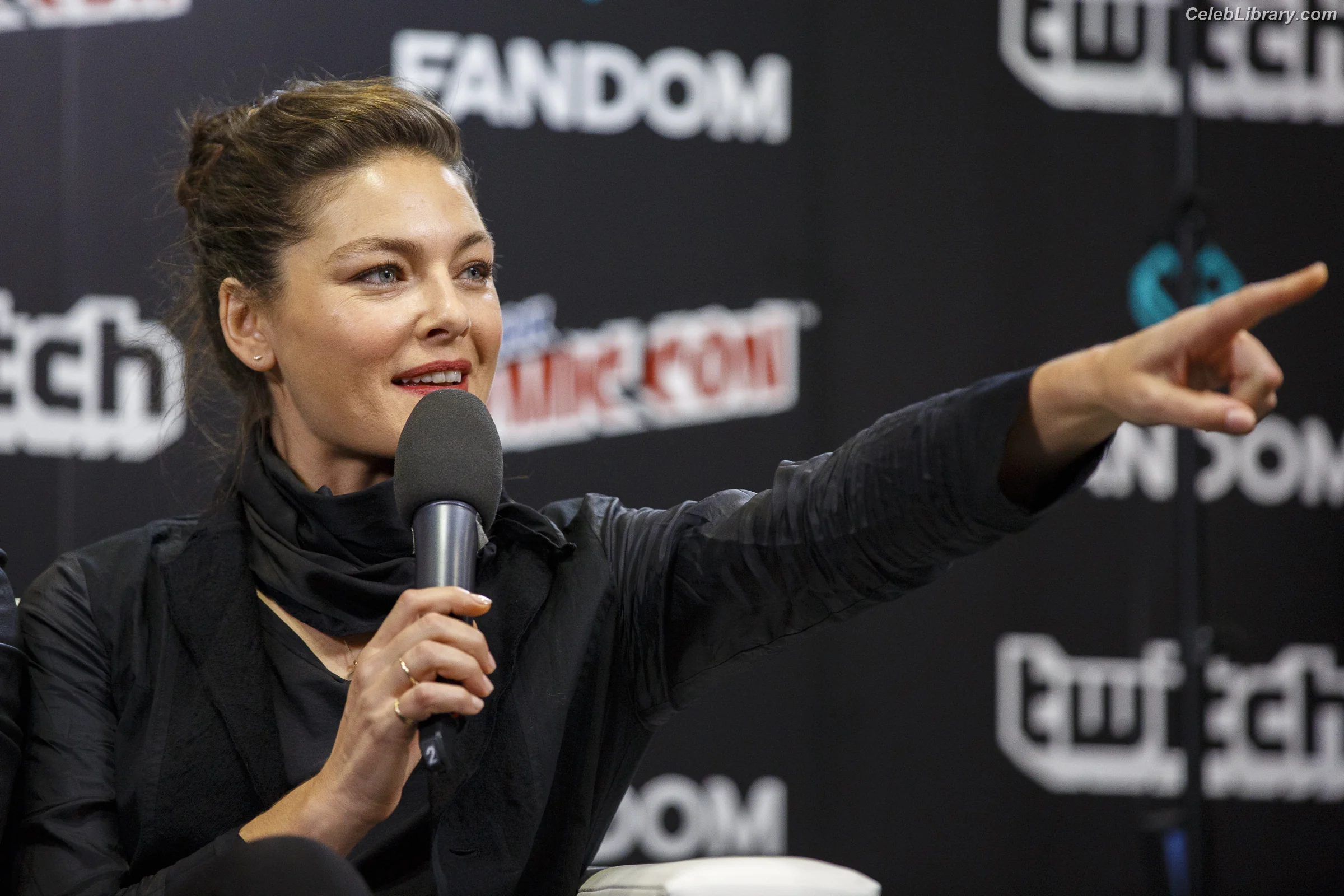 Alexa Davalos photo 3 of 50