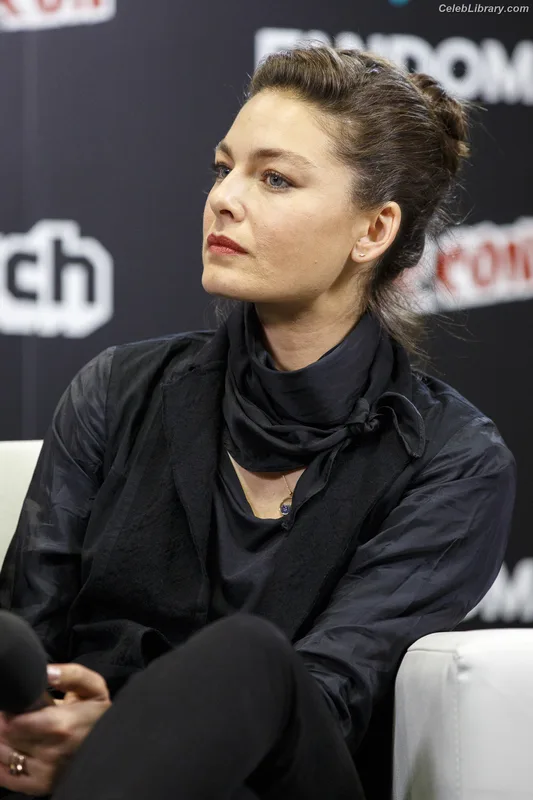 Alexa Davalos photo 1 of 51