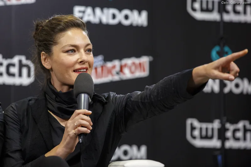 Alexa Davalos photo 3 of 51