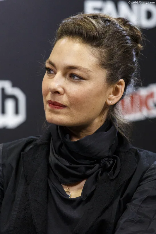 Alexa Davalos photo 4 of 51