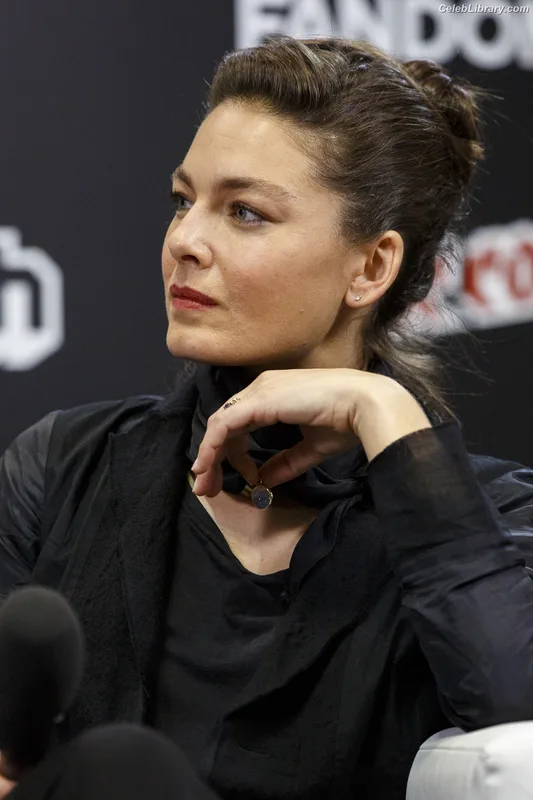 Alexa Davalos photo 5 of 51