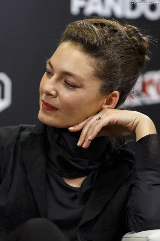 Alexa Davalos photo 6 of 51