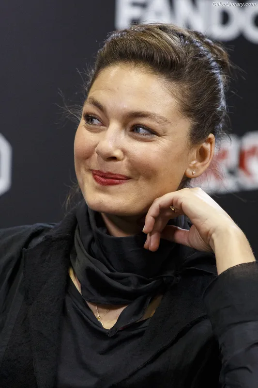 Alexa Davalos photo 7 of 51