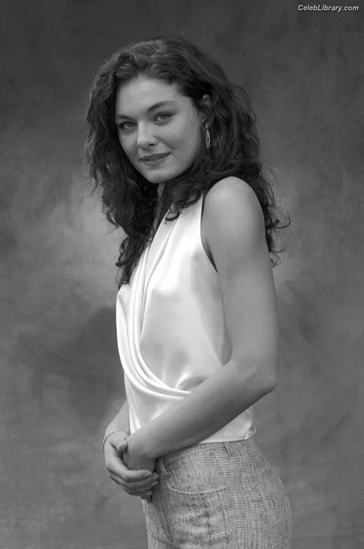 Alexa Davalos photo 11 of 51