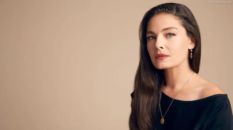 Alexa Davalos photo 17 of 51