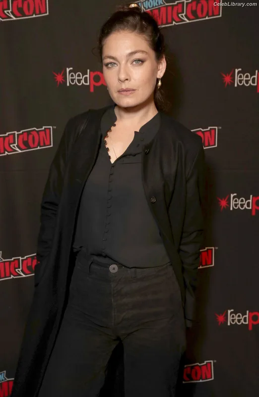 Alexa Davalos photo 19 of 51
