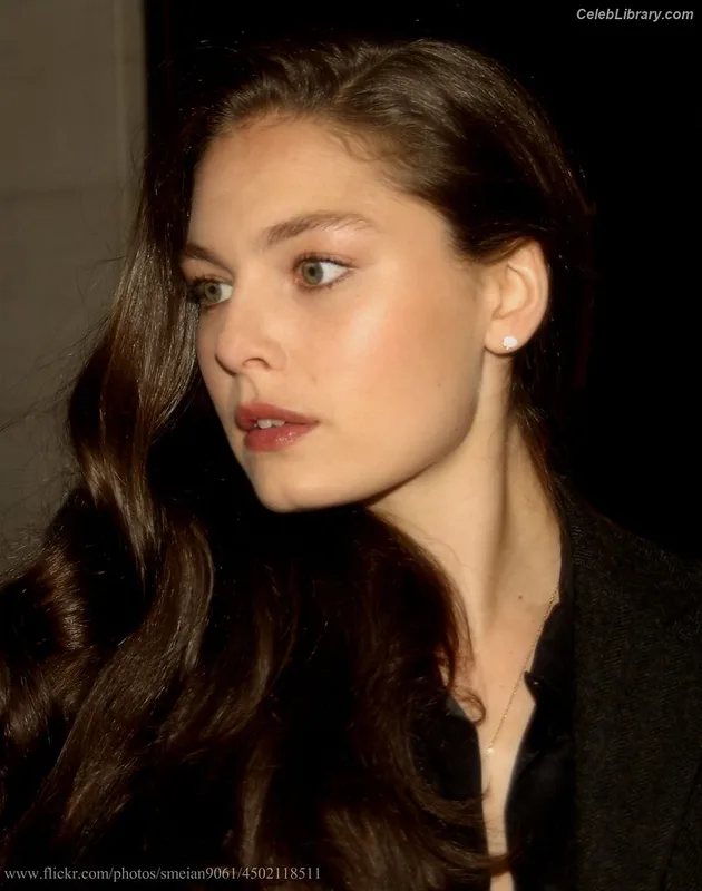 Alexa Davalos photo 22 of 51