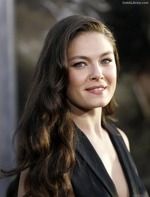 Alexa Davalos photo 4 of 51