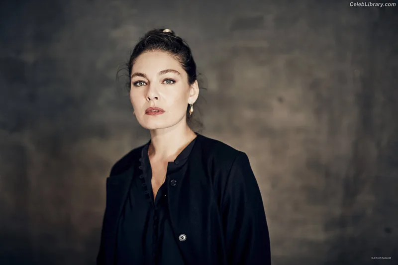 Alexa Davalos photo 16 of 51