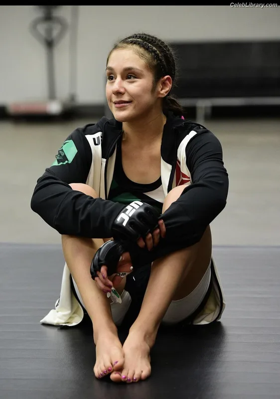 Alexa Grasso photo 3 of 36
