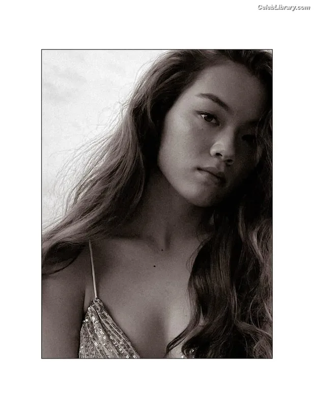 Alexa Loo photo 9 of 20