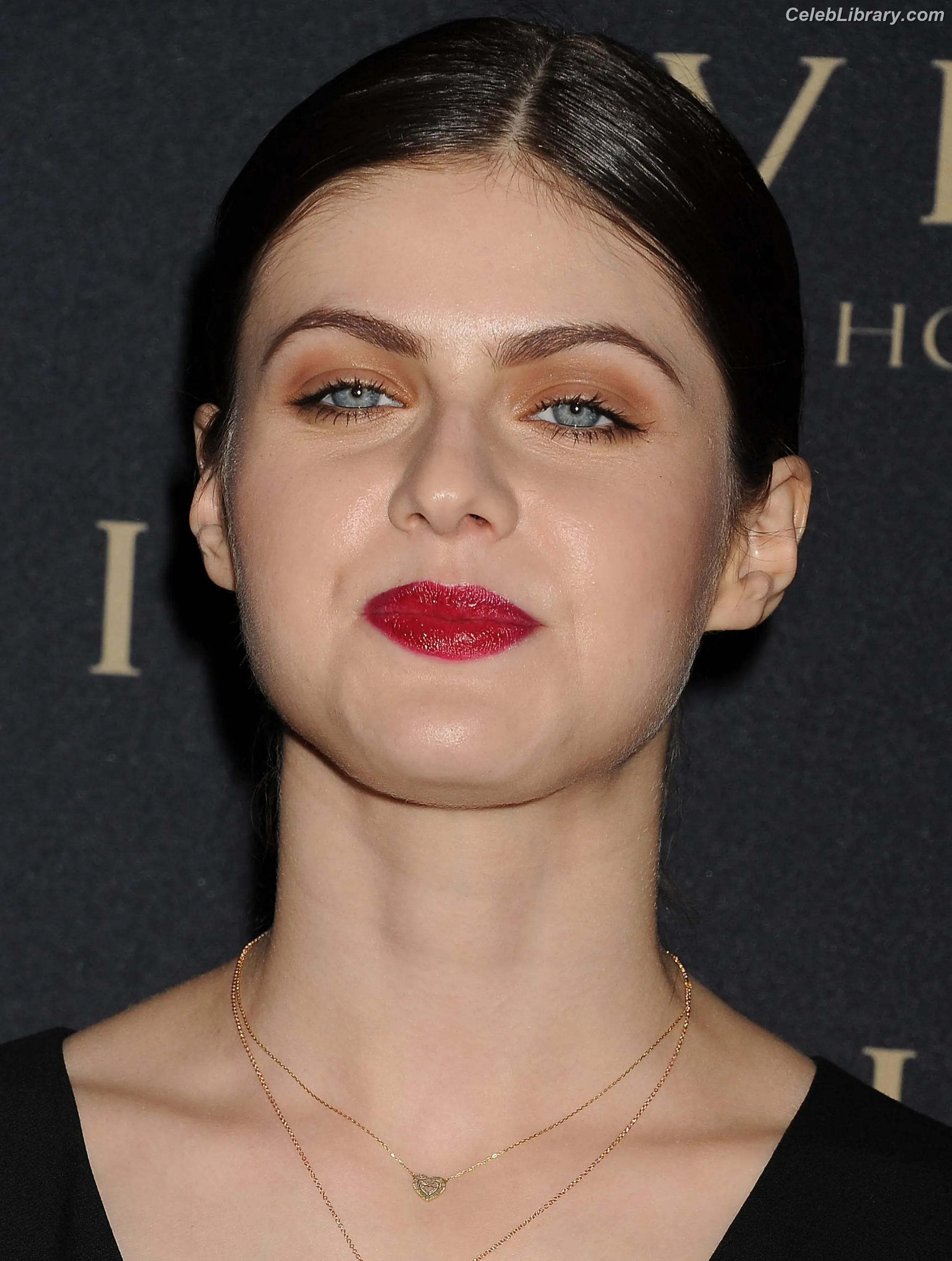 Alexandra Daddario photo 23 of 1617