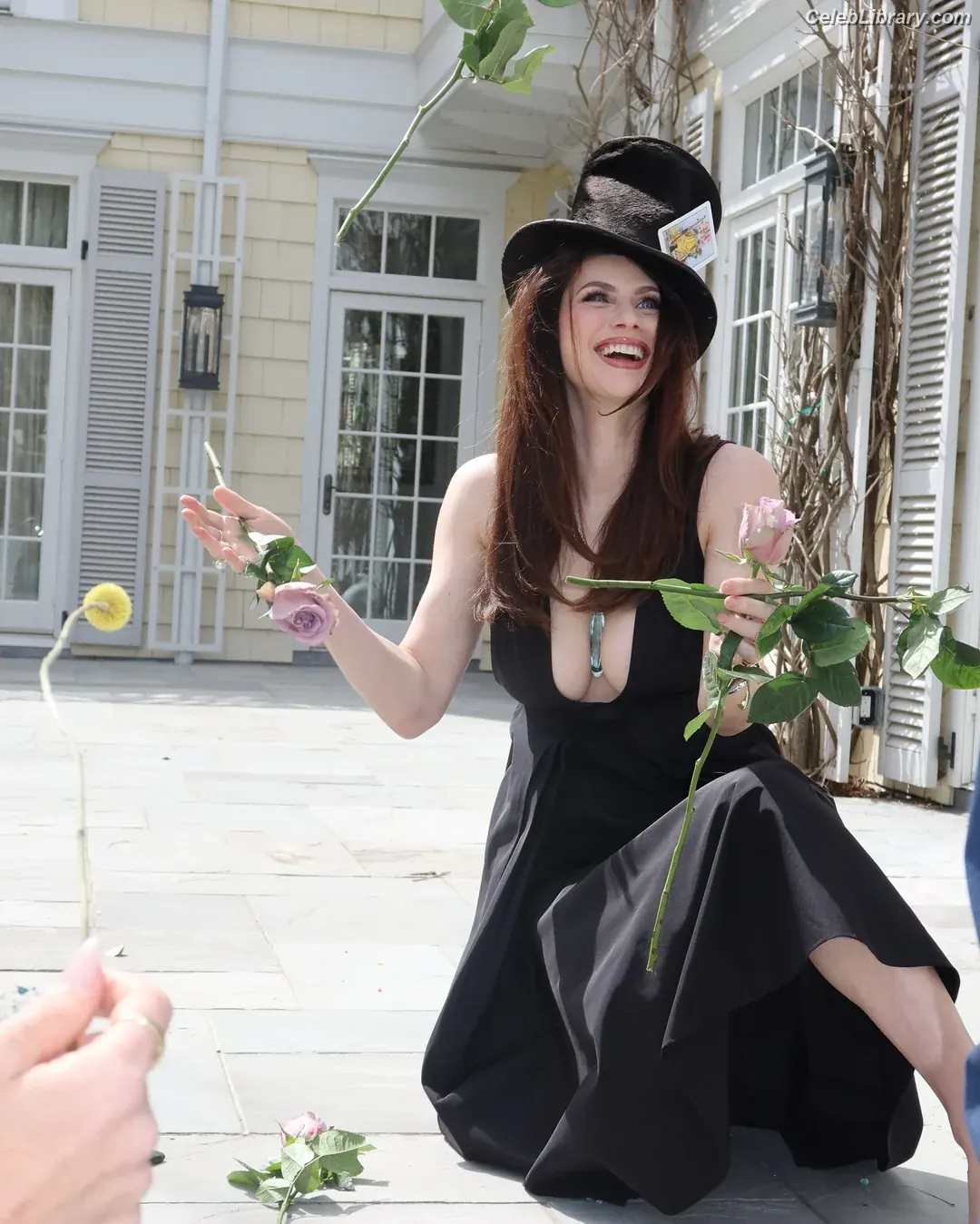 Alexandra Daddario photo 11 of 1617