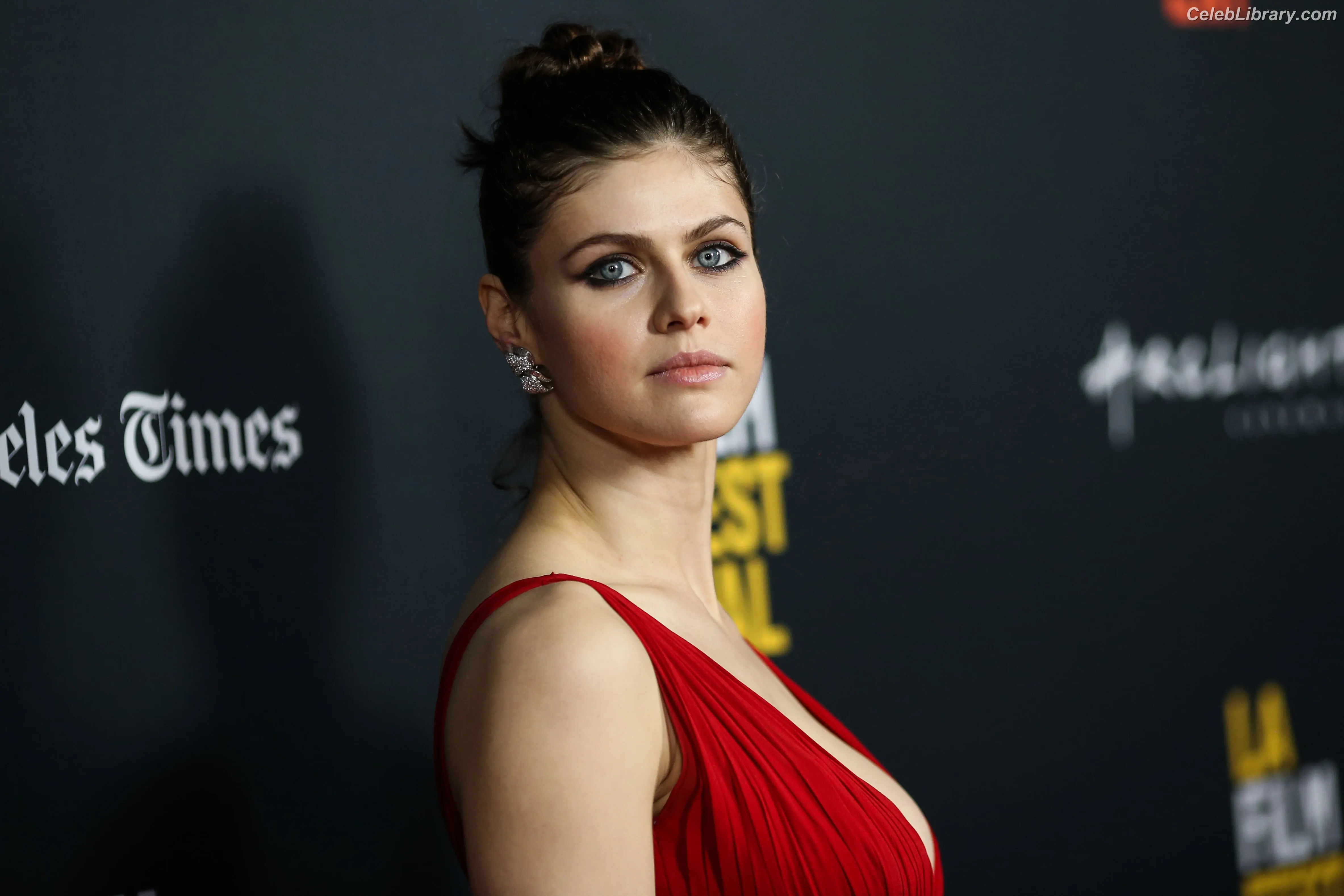Alexandra Daddario photo 19 of 1617