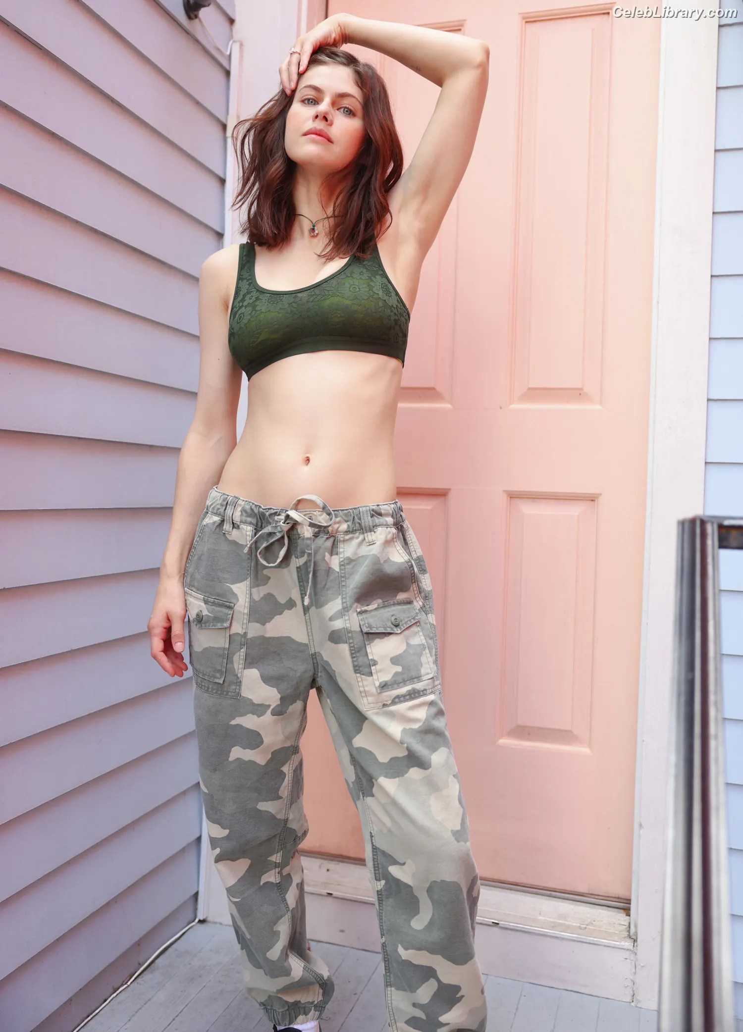 Alexandra Daddario photo 22 of 1617