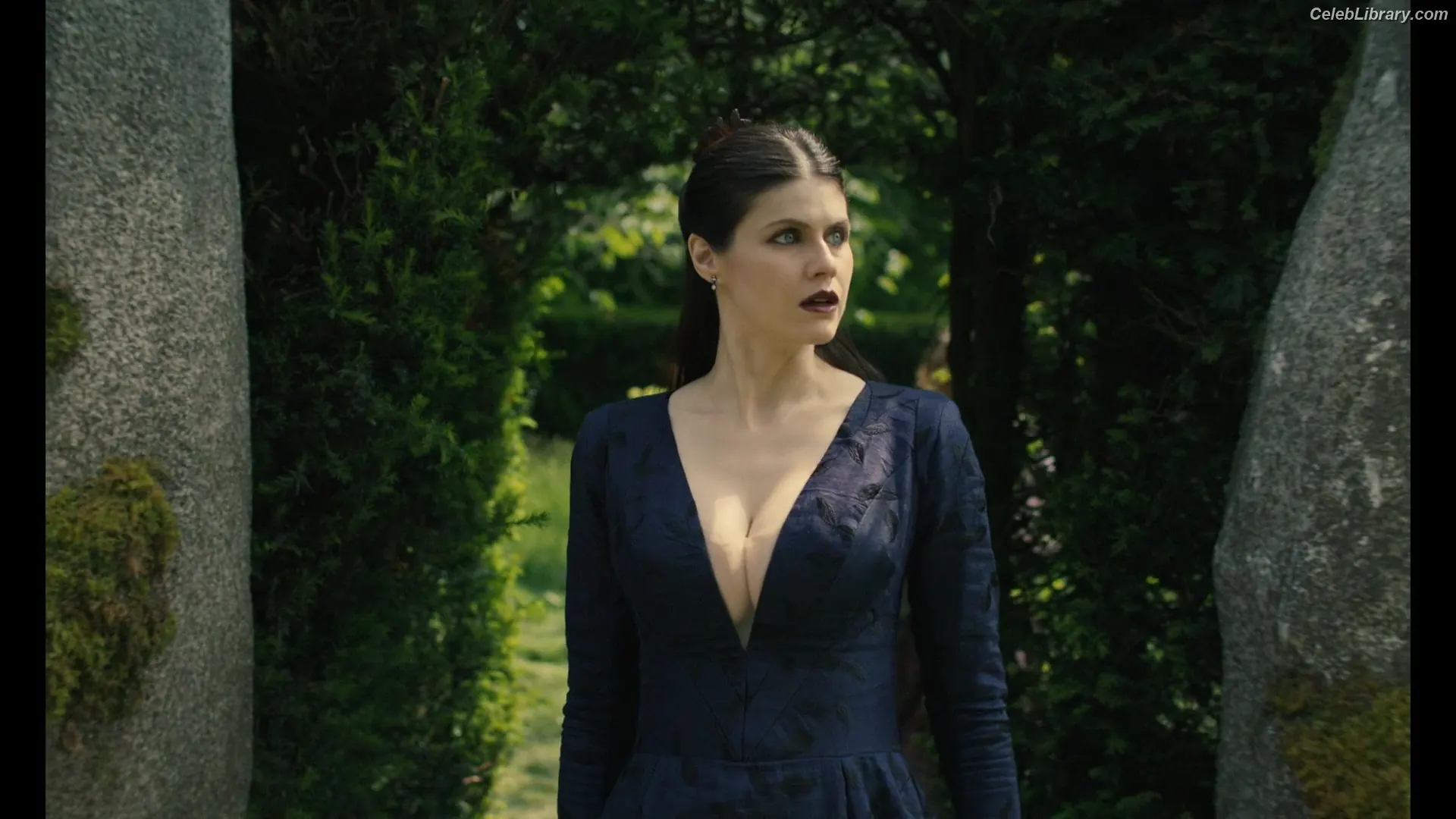 Alexandra Daddario photo 3 of 1617