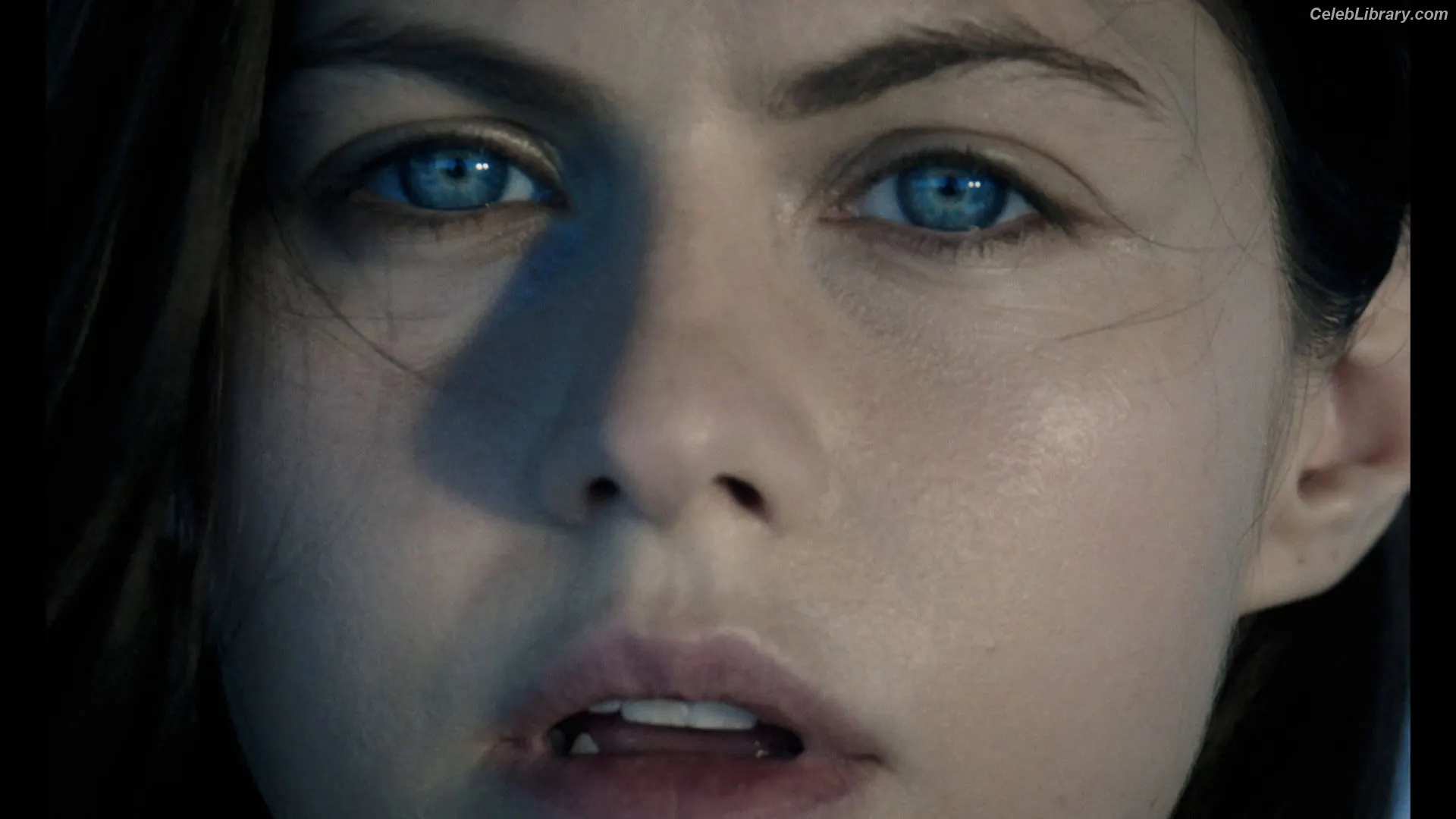 Alexandra Daddario photo 12 of 1617