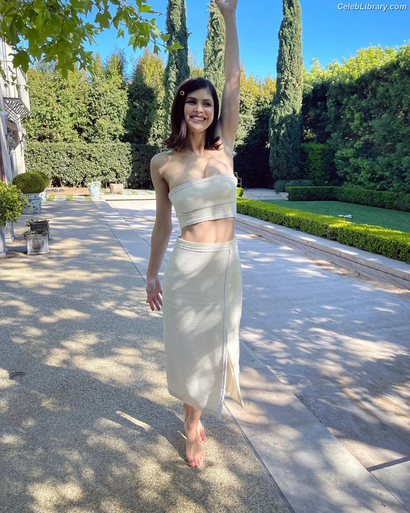 Alexandra Daddario photo 24 of 1617