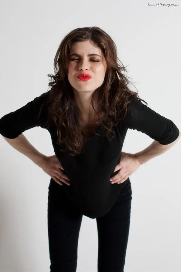 Alexandra Daddario photo 14 of 1617