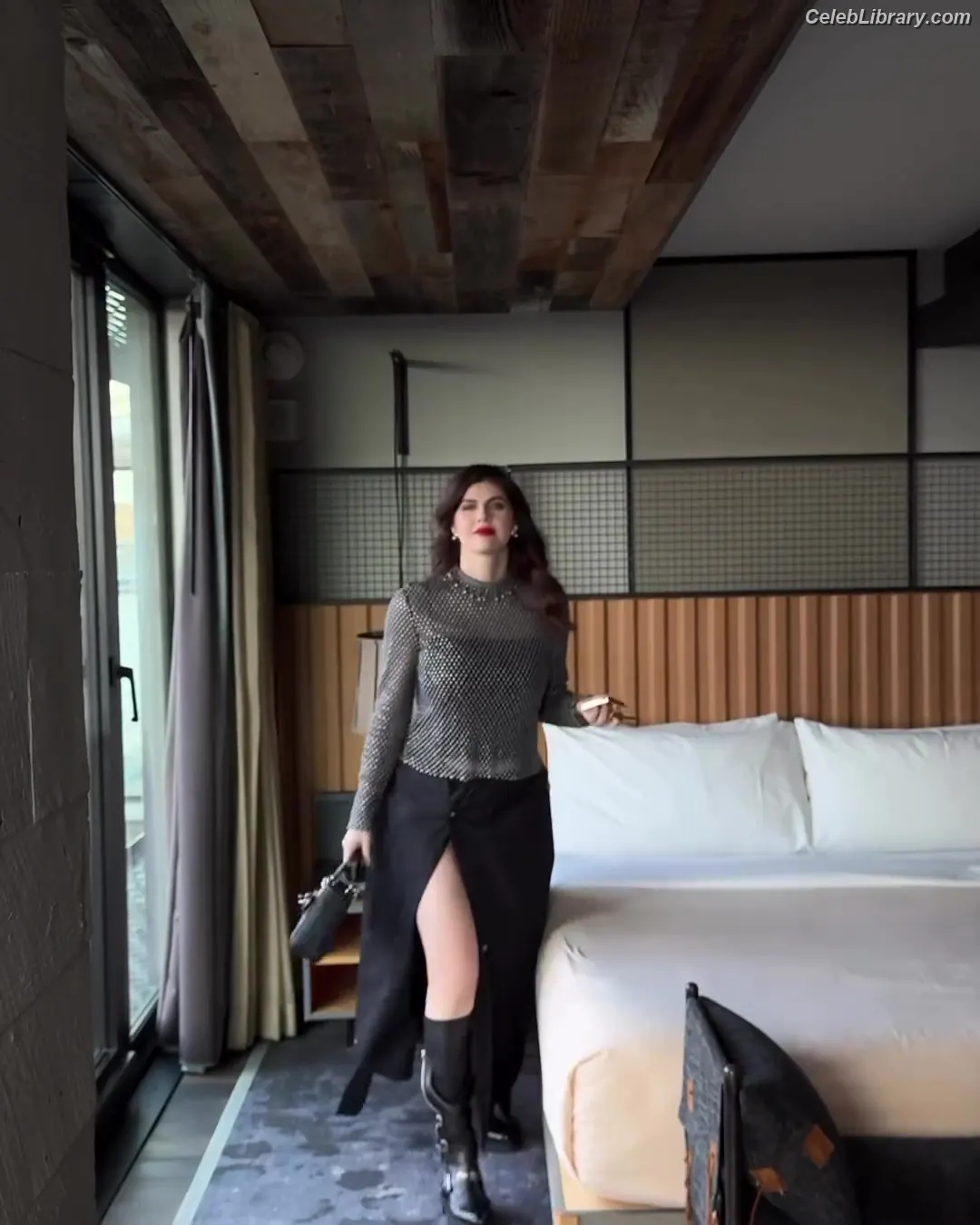 Alexandra Daddario photo 4 of 1617