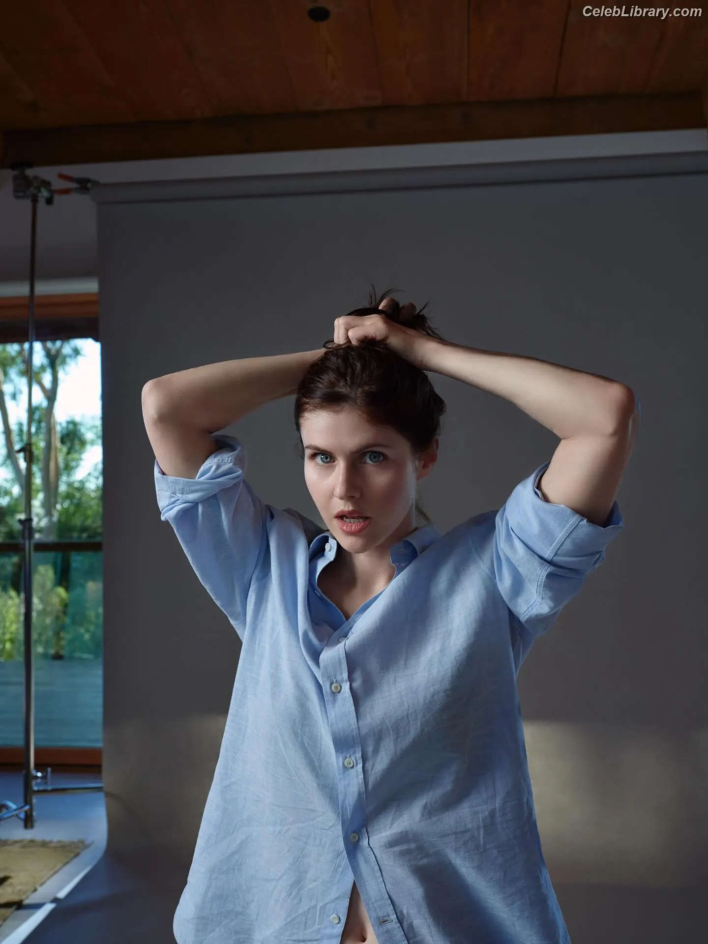 Alexandra Daddario photo 7 of 1617