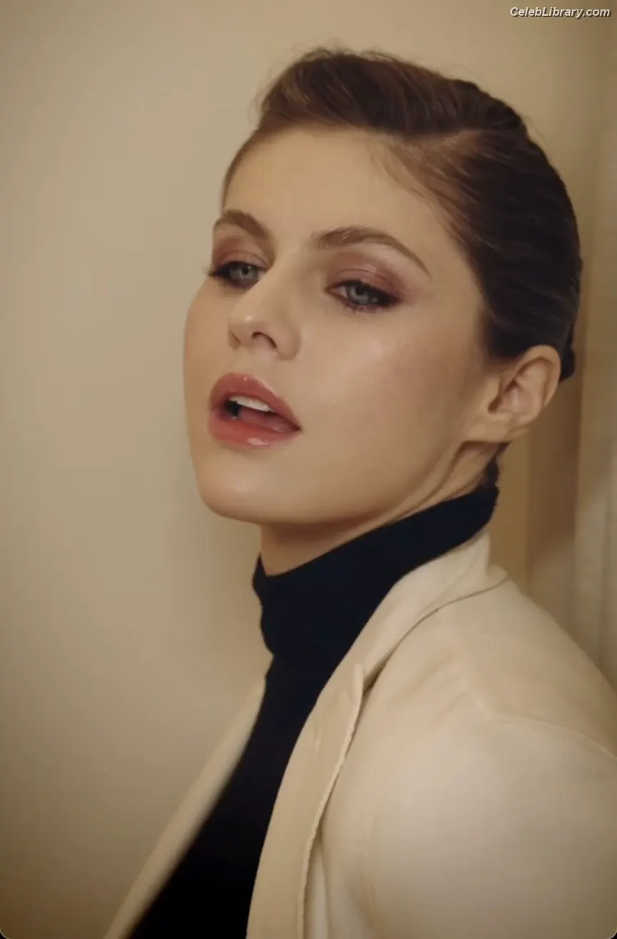 Alexandra Daddario photo 14 of 1617