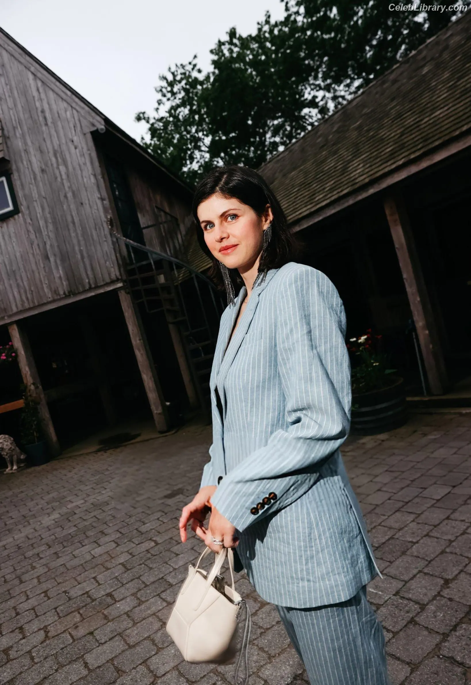 Alexandra Daddario photo 5 of 1617