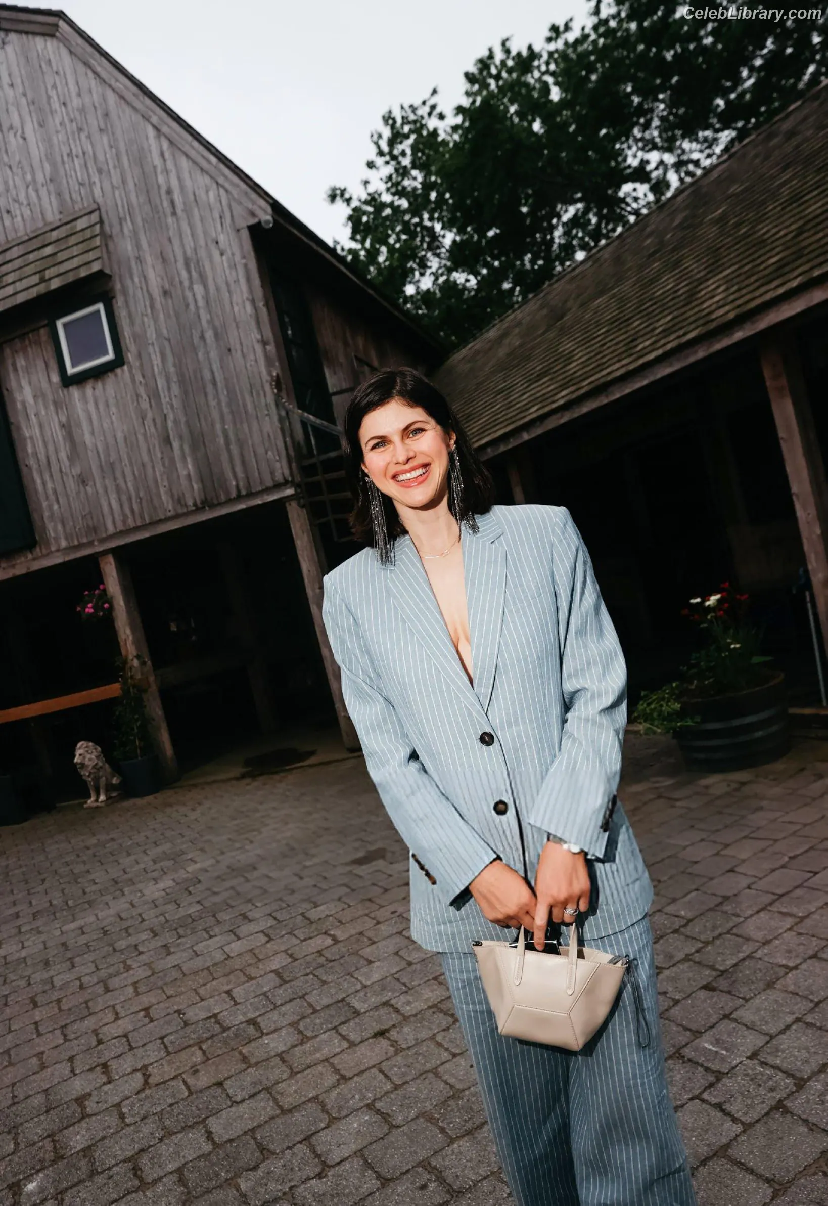 Alexandra Daddario photo 15 of 1617