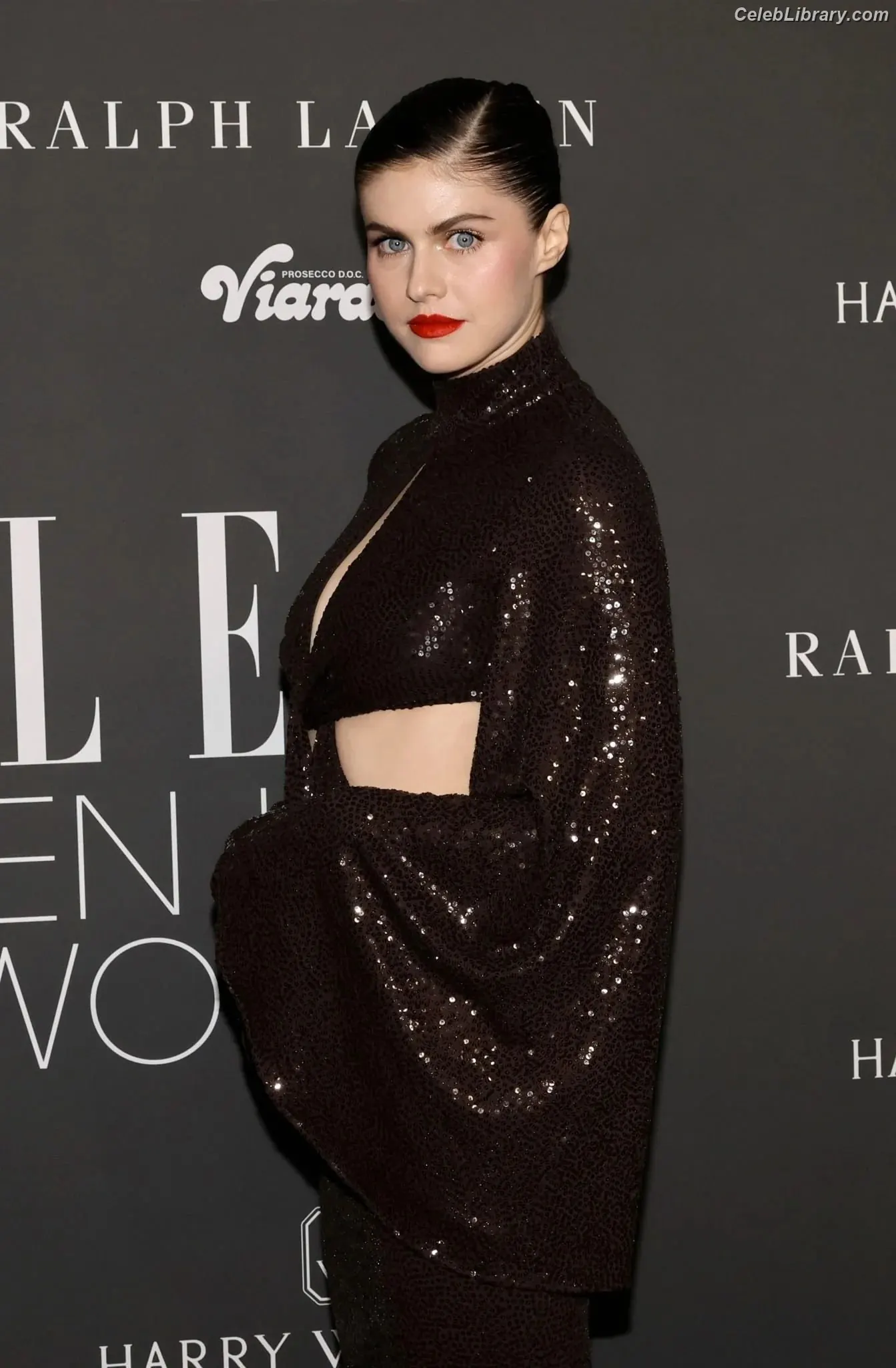 Alexandra Daddario photo 4 of 1617