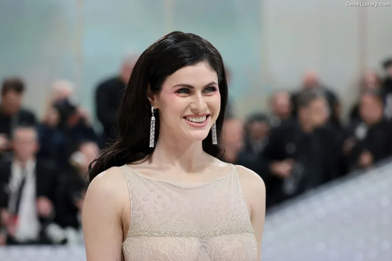 Alexandra Daddario photo 5 of 1618