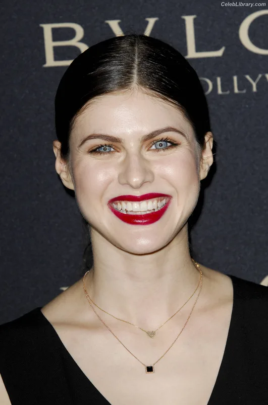 Alexandra Daddario photo 8 of 1618