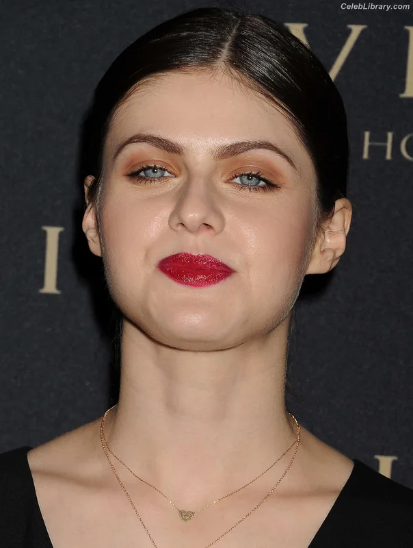 Alexandra Daddario photo 23 of 1618