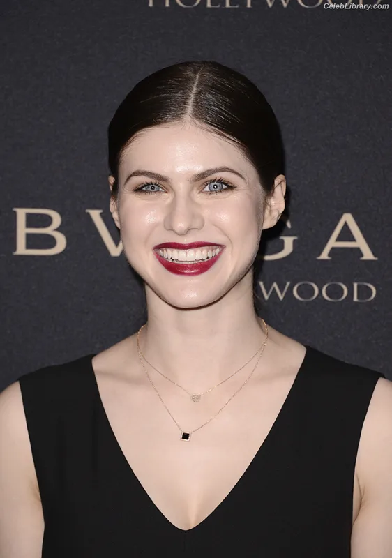 Alexandra Daddario photo 20 of 1618