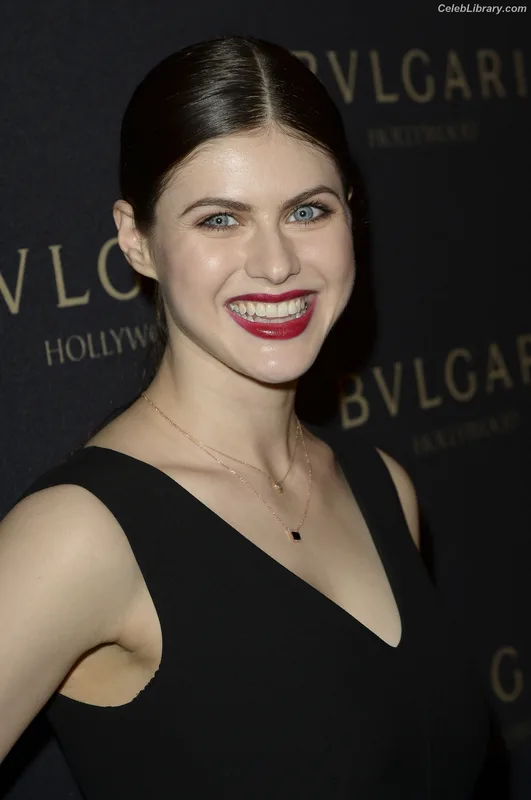 Alexandra Daddario photo 24 of 1618