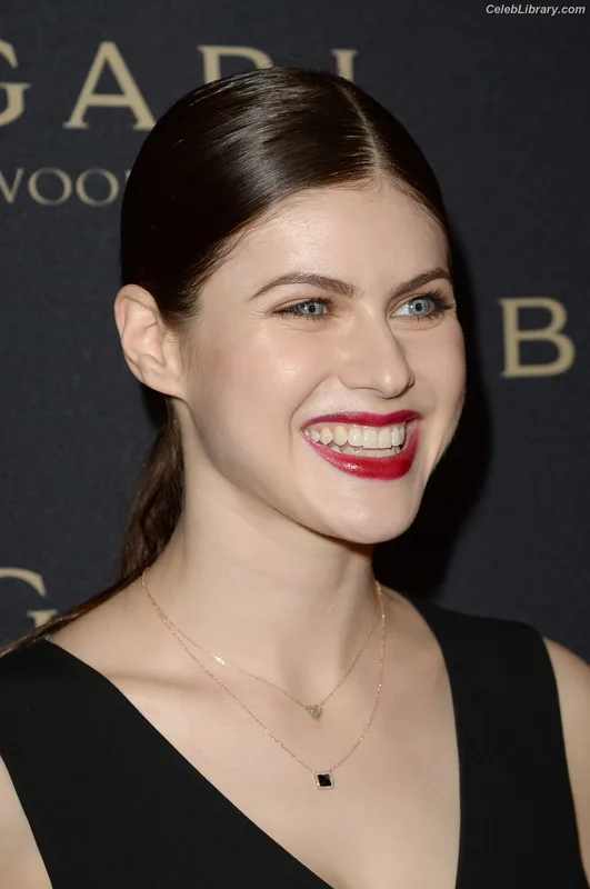 Alexandra Daddario photo 8 of 1618