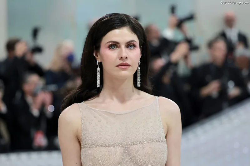 Alexandra Daddario photo 21 of 1618