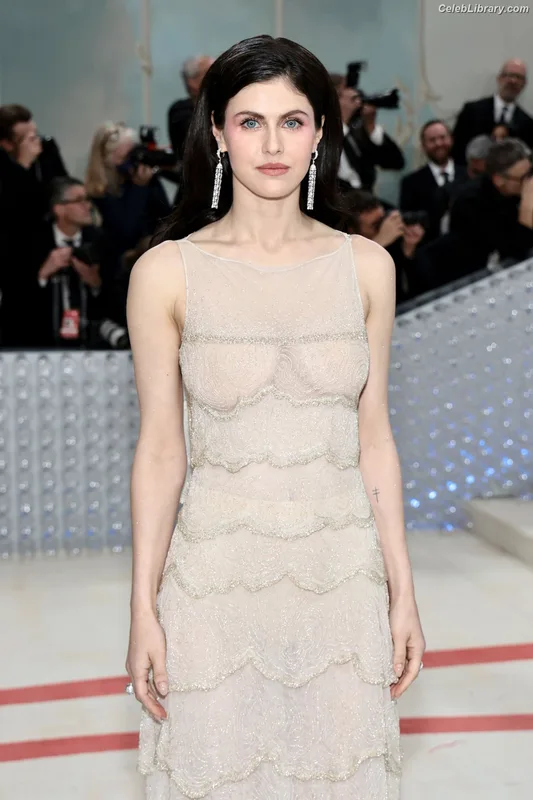 Alexandra Daddario photo 2 of 1618
