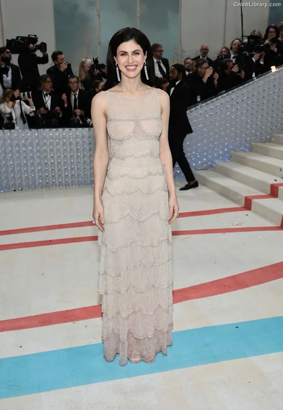 Alexandra Daddario photo 5 of 1618